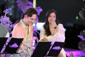 Lộ diện loạt ảnh 'tình bể bình' của Ali Hoàng Dương và Hoàng Yến Chibi 