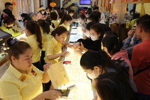 Thị trường vàng “nhảy múa” ngày Thần tài