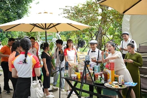 Livestream sẽ tiếp tục tồn tại vì đáp ứng các nhu cầu cơ bản về mua hàng, kết nối và tương tác. Ảnh: THU HÀ