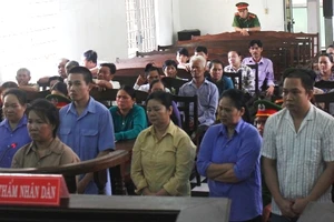 Băng trộm chuyên móc cốp xe ở ngân hàng, tiệm vàng lãnh án