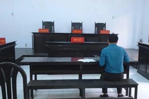 Quyết xong việc luật sư ngồi ngang hàng kiểm sát viên