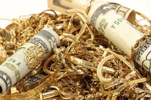 Lợi dụng em gái đi du lịch người anh trộm tiền, vàng 