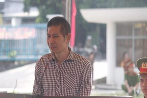 Ra tù xong quay lại trại giam tìm mối bán ma túy