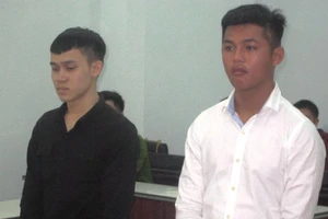 Đến quán cà phê trả thù người dọa cắt gân chân 