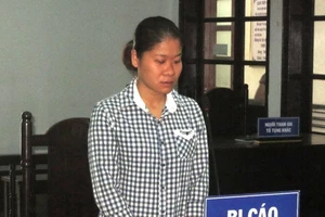 Nữ thiếu úy cảnh sát giao thông tham ô lại hầu tòa