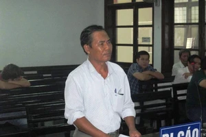 Lãnh 6 tháng tù treo vì vật ngã công an xã