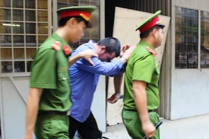 Sát hại người tình rồi lao vào xe tải tự tử nhưng bất thành