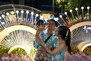 Không khí đón giao thừa tết Canh Tý trên khắp cả nước