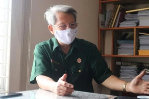 Thiếu tướng Nguyễn Văn Chương đang trao đổi với PV Pháp Luật TP.HCM. Ảnh: THANH TUYỀN