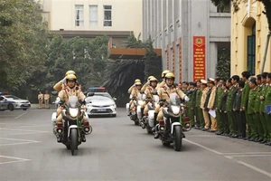 Các lực lượng ra quân thực hiện phương án bảo đảm an ninh, trật tự Đại hội XIII của Đảng. Ảnh: TTXVN