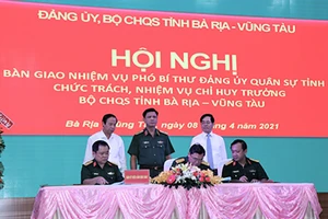 Lễ bàn giao nhiệm vụ Phó bí thư Đảng ủy Quân sự tỉnh; chức trách nhiệm vụ Chỉ huy trưởng Bộ Chỉ huy Quân sự tỉnh Bà Rịa – Vũng Tàu. Ảnh: VGP
