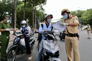 Hạn chế ra đường sau 18 giờ: Kiên quyết xử lý những trường hợp vi phạm
