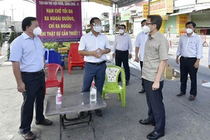Phó Thủ tướng Vũ Đức Đam kiểm tra công tác phòng chống dịch tại Long An