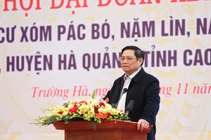 Thủ tướng dự Ngày hội Đại đoàn kết toàn dân tộc tại Cao Bằng