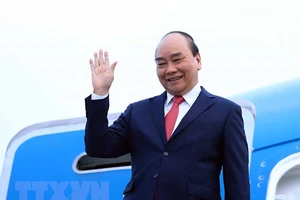 Chủ tịch nước đến Phnom Penh, bắt đầu chuyến thăm chính thức Campuchia