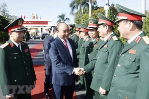 Chủ tịch nước Nguyễn Xuân Phúc thăm Bộ Tư lệnh Quân khu 5