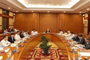 Xử lý kiên quyết những người bao che, ngăn chặn việc chống tham nhũng