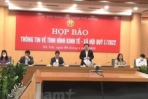 Hà Nội cho phép mở lại quán bar, karaoke