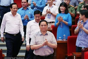 Thủ tướng gặp gỡ, đối thoại với công nhân 63 tỉnh, thành