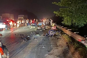 Mô tô phân khối lớn gây tai nạn khiến 5 người thương vong