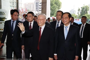 Tình nghĩa Việt Nam-Lào sẽ mãi mãi bền vững hơn núi, hơn sông