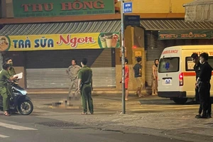 Người đàn ông rơi lầu lúc 1 giờ sáng ở quận 5