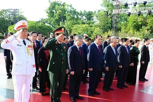 Chùm ảnh lãnh đạo Đảng, Nhà nước tưởng niệm các Anh hùng liệt sỹ