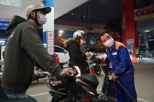 Chính thức giảm 10% thuế nhập khẩu mặt hàng xăng