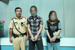 Đôi nam nữ giấu ma tuý đá trong cốp xe bị CSGT ở TP.HCM phát hiện