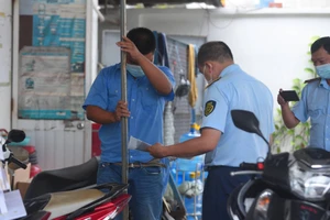 Kiểm tra hàng loạt cây xăng treo biển tạm ngưng bán