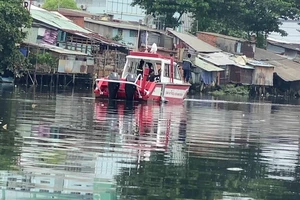 1 phụ nữ nhảy cầu Chánh Hưng mất tích