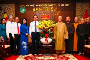 Bí thư Thành ủy TP.HCM thăm, chúc mừng Pháp chủ Hội đồng Chứng minh Giáo hội Phật giáo Việt Nam