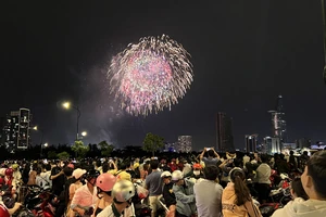 TP.HCM cấm xe nhiều tuyến đường để phục vụ chương trình bắn pháo hoa tối 2-9