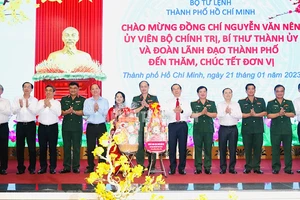 Lãnh đạo TP.HCM thăm, chúc Tết Bộ Tư lệnh TP.HCM