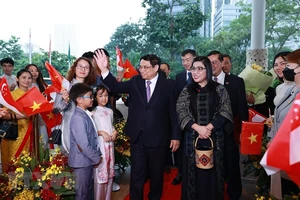 Thủ tướng Phạm Minh Chính cùng phu nhân bắt đầu thăm chính thức Singapore