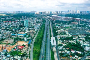 Sớm hoàn thiện các chính sách về đất, giảm phiền hà cho dân