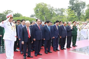 Hình ảnh Lãnh đạo Đảng, Nhà nước vào Lăng viếng Chủ tịch Hồ Chí Minh