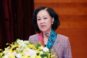 Bộ Chính trị: Có chính sách tiền lương phù hợp với từng ngành, từng lĩnh vực