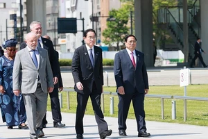 Thủ tướng Phạm Minh Chính thăm Công viên Tưởng niệm Hòa Bình Hiroshima