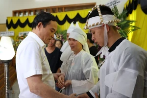 Phó Thủ tướng Trần Lưu Quang thăm, viếng các nạn nhân trong vụ tấn công tại Đắk Lắk