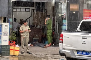 Chém nhau trước khách sạn ở quận Bình Thạnh, 1 người bị thương