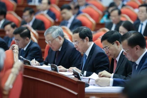 Chủ tịch nước Võ Văn Thưởng điều hành thảo luận ngày làm việc thứ ba Hội nghị Trung ương 8