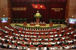 Trung ương bàn về lộ trình thực hiện chế độ tiền lương mới