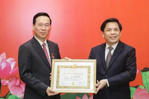 Chủ tịch nước Võ Văn Thưởng nhận Huy hiệu 30 năm tuổi Đảng