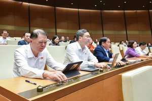 Quốc hội thông qua 5 dự án luật trong tuần làm việc cuối của Kỳ họp này