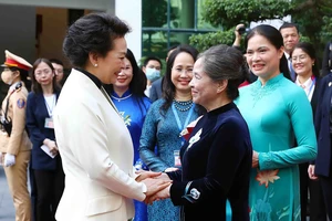 2 phu nhân Tổng Bí thư Việt Nam và Trung Quốc thăm Bảo tàng Phụ nữ