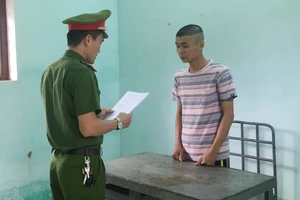 3 thanh niên dụ dỗ bạn ra nghĩa địa rồi cướp tiền