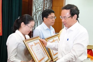 Giám sát người đứng đầu, không để công việc trì trệ