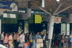 Sân bay Tân Sơn Nhất tấp nập đón khách quay trở lại TP.HCM