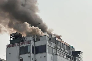 Hà Nội: Cháy lớn tại tòa nhà Trung tâm thương mại OCD